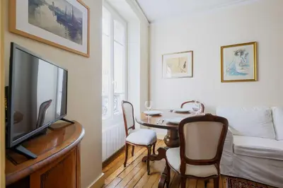 Télévision ou salle de divertissement dans l'établissement Comfortable apt 1BR 2P – Paris 11th
