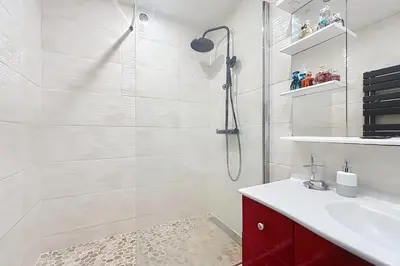Salle de bains dans l'établissement Cosy apartment near Roland-Garros