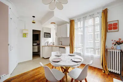 Cuisine ou kitchenette dans l'établissement Cozy Apartment 1BR 4P – Villejuif