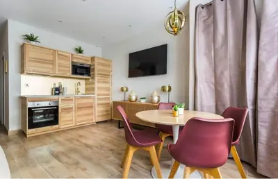 Cuisine ou kitchenette dans l'établissement Superbe appartement proche de Nation