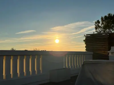 Lever ou coucher de soleil vu de l'appartement ou à proximité