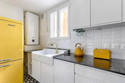 Cuisine ou kitchenette dans l'établissement Central Paris l Mid-Term l Marais in 10min