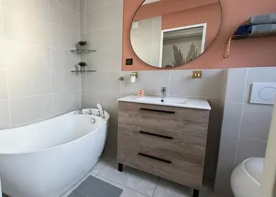 Salle de bains dans l'établissement Luxury Apartment – 3 Bedrooms / Arc de Triomphe