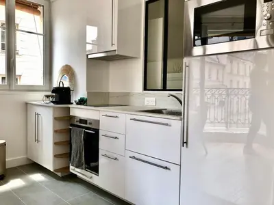Cuisine ou kitchenette dans l'établissement Charmant 2 pièces Jardin des plantes Paris 5
