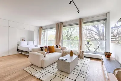 Coin salon dans l'établissement Studio luxe Av Foch vue sur l Etoile