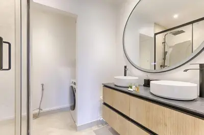 Salle de bains dans l'établissement Studio luxe Av Foch vue sur l Etoile