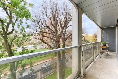 Balcon ou terrasse dans l'établissement Studio luxe Av Foch vue sur l Etoile