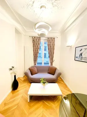 Coin salon dans l'établissement Arty chic flat between Arc de Triomphe & Eiffel Tower