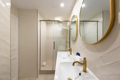 Salle de bains dans l'établissement Le Marais - Iconic Penthouse with Balcony