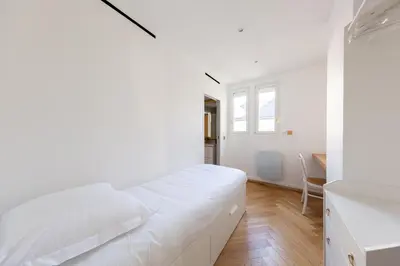 Un ou plusieurs lits dans un hébergement de l'établissement Le Marais - Iconic Penthouse with Balcony