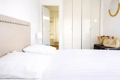 Un ou plusieurs lits dans un hébergement de l'établissement Grand Studio 50 m2 Balcon Porte de Versailles