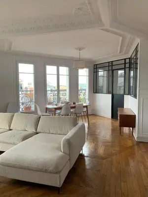 Coin salon dans l'établissement L'Appartement Corentin
