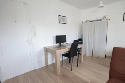 Télévision ou salle de divertissement dans l'établissement Top floor studio & view - La Fayette / Opéra