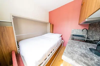 Cuisine ou kitchenette dans l'établissement Cute Red Studio - Reaumur Sebastopol