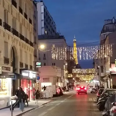 Vue générale sur Paris ou vue de la ville depuis l'appartement