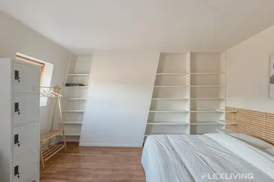 Un ou plusieurs lits dans un hébergement de l'établissement Beautiful 3-room apartment Paris 1st