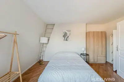 Un ou plusieurs lits dans un hébergement de l'établissement Beautiful 3-room apartment Paris 1st