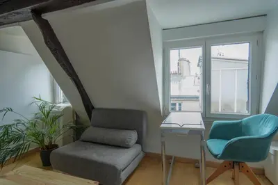 Coin salon dans l'établissement Petit Toit Madeleine - Flat in Paris Concorde Elysée Opéra