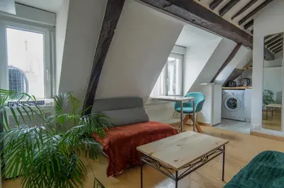 Coin salon dans l'établissement Petit Toit Madeleine - Flat in Paris Concorde Elysée Opéra