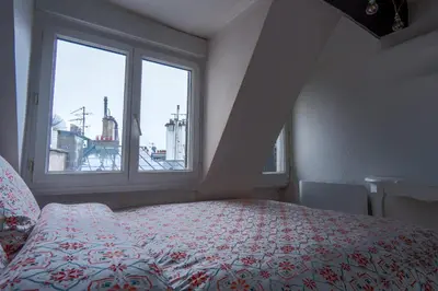 Un ou plusieurs lits dans un hébergement de l'établissement Petit Toit Madeleine - Flat in Paris Concorde Elysée Opéra