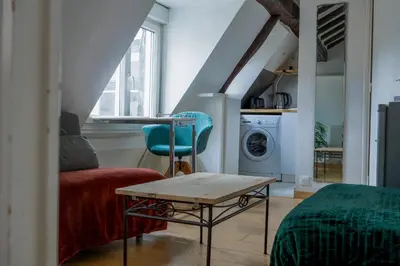 Coin salon dans l'établissement Petit Toit Madeleine - Flat in Paris Concorde Elysée Opéra