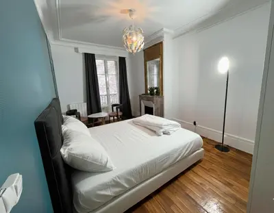 Un ou plusieurs lits dans un hébergement de l'établissement Bright and Cozy Paris Stay