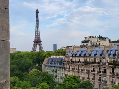Vue générale sur Paris ou vue de la ville depuis l'appartement
