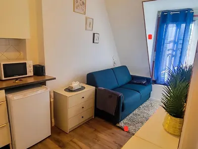 Cuisine ou kitchenette dans l'établissement Cozy studio with a view of the Eiffel Tower