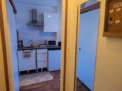 Cuisine ou kitchenette dans l'établissement Cozy studio with a view of the Eiffel Tower