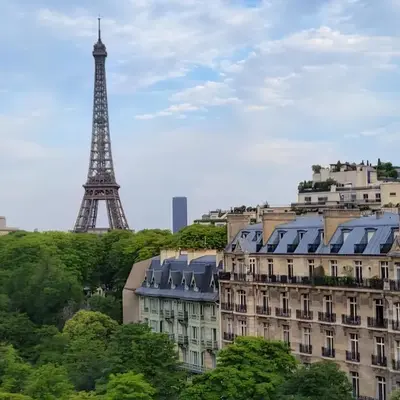 Cozy studio with a view of the Eiffel Tower