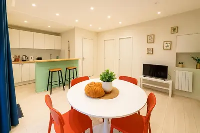 Cuisine ou kitchenette dans l'établissement Casa Home - Large two-bedroom near Gare de Lyon