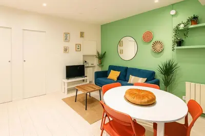 Télévision ou salle de divertissement dans l'établissement Casa Home - Large two-bedroom near Gare de Lyon