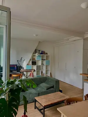 Coin salon dans l'établissement Beautiful new apartment close to Montmartre