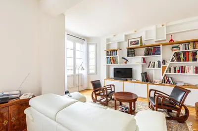 Télévision ou salle de divertissement dans l'établissement GuestReady - Homely near Montparnasse Tower