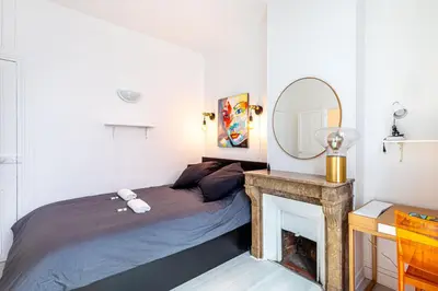 Un ou plusieurs lits dans un hébergement de l'établissement GuestReady - Charming Retreat near Champs de Mars
