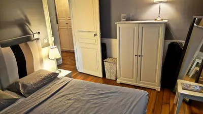 Un ou plusieurs lits dans un hébergement de l'établissement Central Paris Apartment Near Champs Elysees