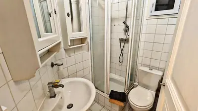 Salle de bains dans l'établissement Central Paris Apartment Near Champs Elysees