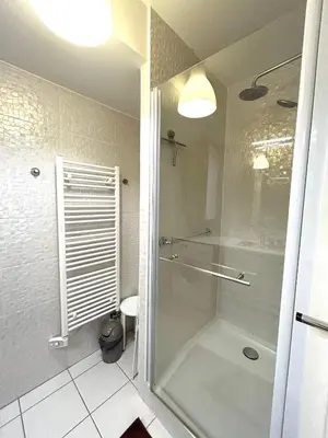 Salle de bains dans l'établissement L'appartement Grenelle