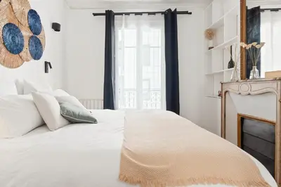Un ou plusieurs lits dans un hébergement de l'établissement Square Danton Two Bedrooms 5 people