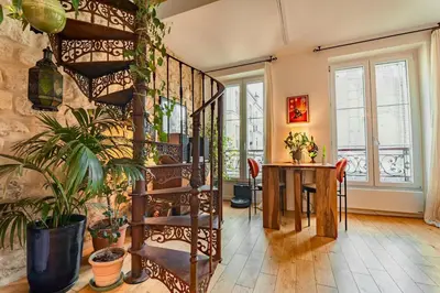Plan de l'établissement Duplex d'exception et atypique à Montmartre