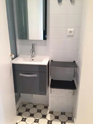 Salle de bains dans l'établissement Marais-Bretagne Lovely One Bedroom