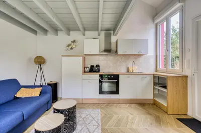 Cuisine ou kitchenette dans l'établissement Bright modern studios just minutes from Paris