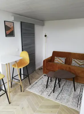 Coin salon dans l'établissement Bright modern studios just minutes from Paris