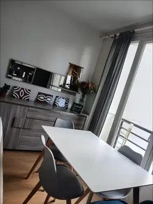Cuisine ou kitchenette dans l'établissement Appartement cosy à 2 mins de Paris
