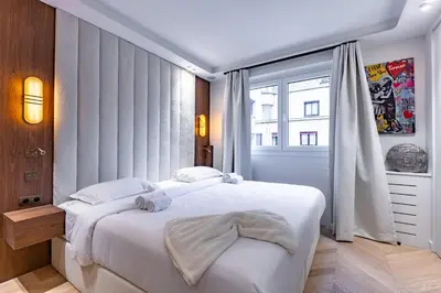 Un ou plusieurs lits dans un hébergement de l'établissement Neuilly ,5 stars ,quartier chic & ultra sécurisé