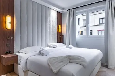 Un ou plusieurs lits dans un hébergement de l'établissement Neuilly ,5 stars ,quartier chic & ultra sécurisé
