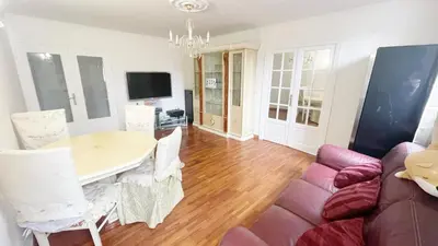Télévision ou salle de divertissement dans l'établissement Apartment La Seine-Free Parking
