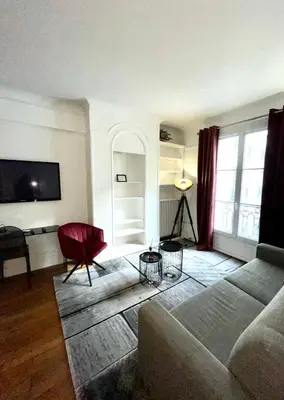 Télévision ou salle de divertissement dans l'établissement Apart central Paris XVI - Trocadero - Eiffel Tower