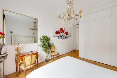 Un ou plusieurs lits dans un hébergement de l'établissement Luxury 2BDR 6P apartment - Arc de Triomphe