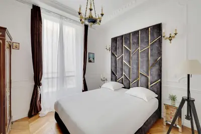 Un ou plusieurs lits dans un hébergement de l'établissement Luxury 2BDR 6P apartment - Arc de Triomphe